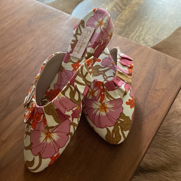 Olivia Morris at Home Blossom Frill Sippers in Canvas Floral - Picture 2 of 8